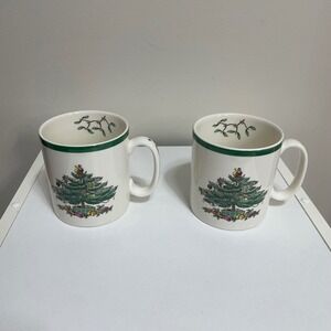 Spode England S3324 Set of 2 Christmas Tree Mugs with Green Trim and Presents